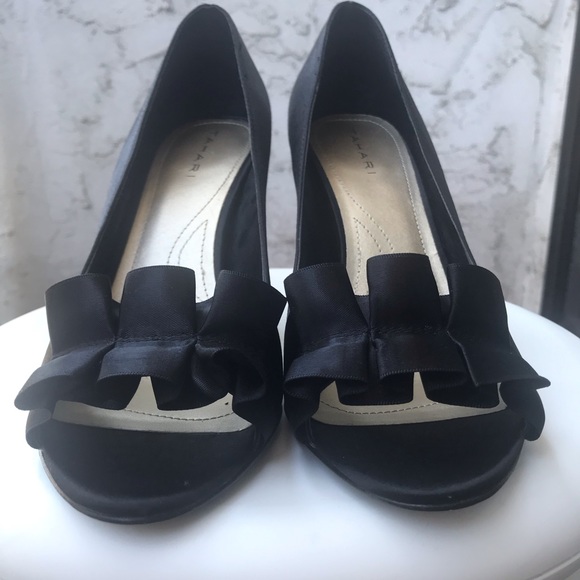 Tahari Heels - Picture 4 of 10